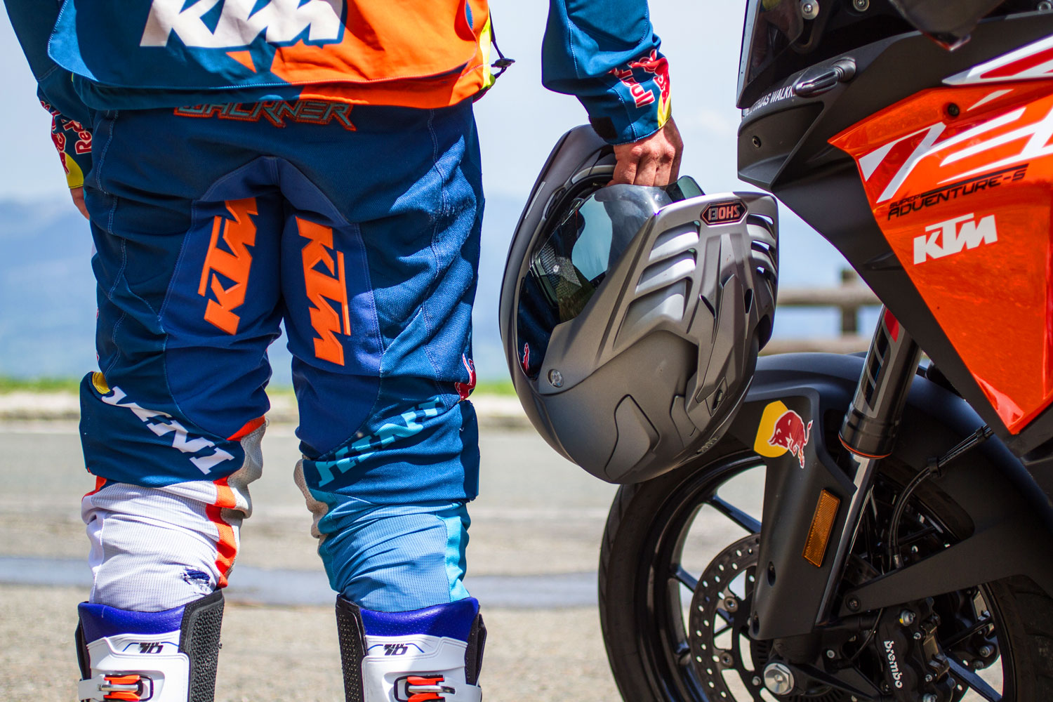 Shoei_hornet_mood_5