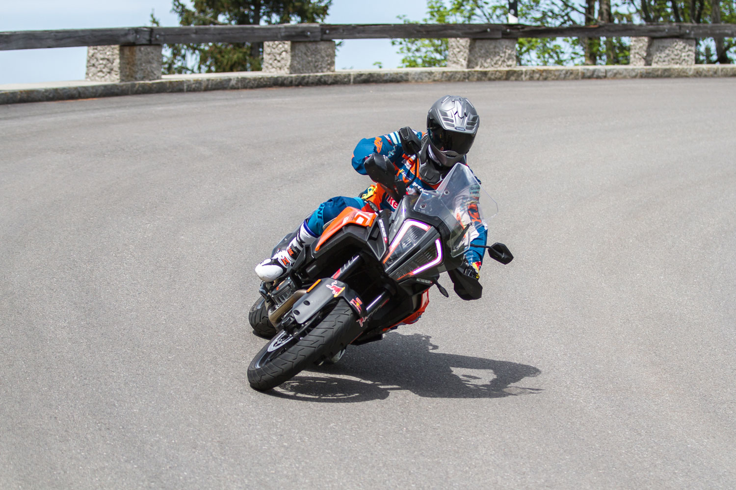 Shoei_hornet_mood_6