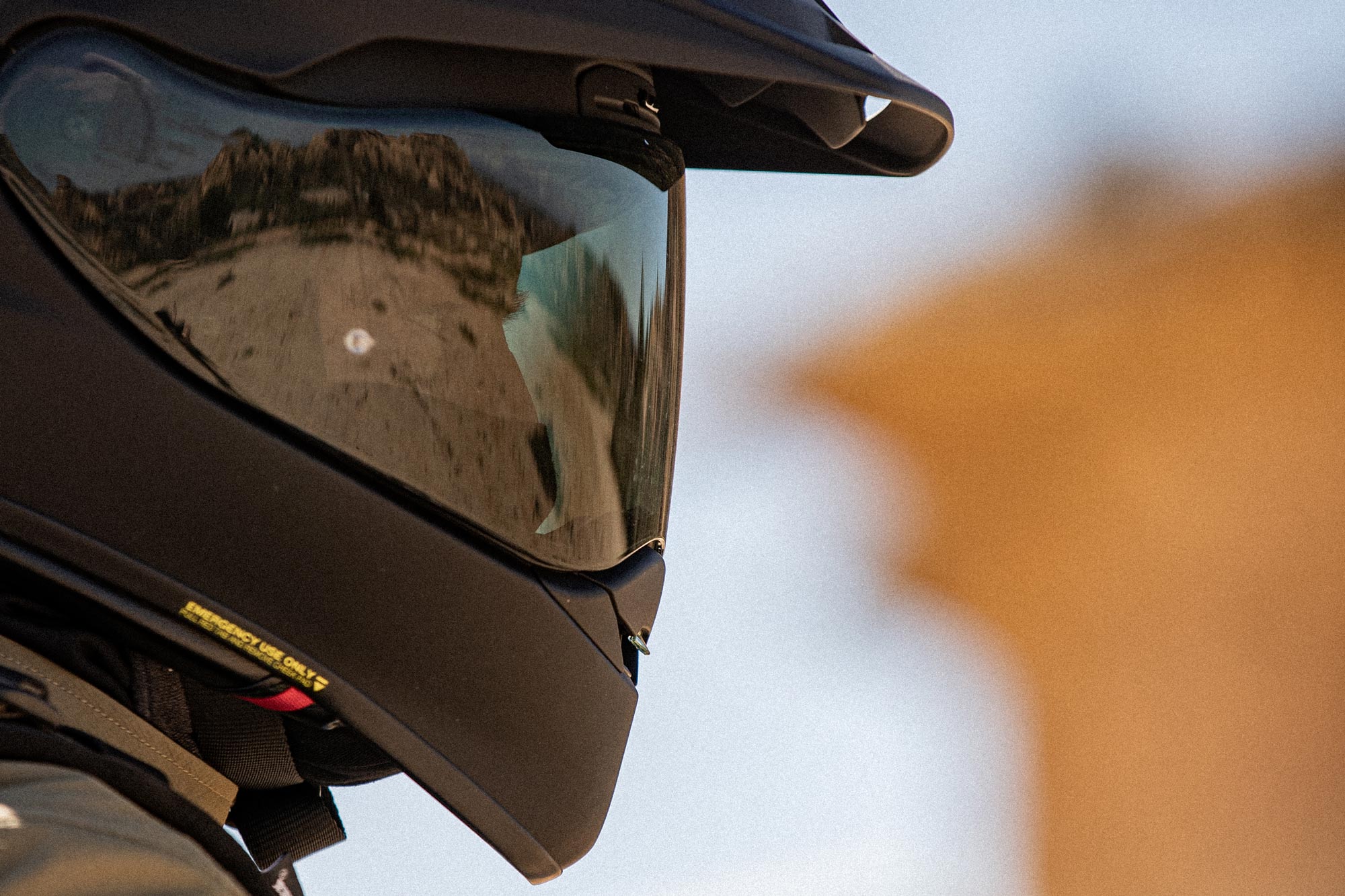 shoei_hornet-adv-06_mood_10b