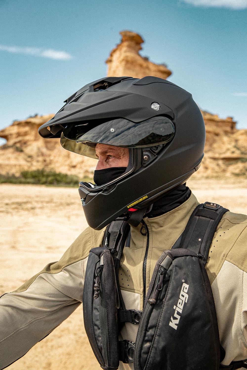 shoei_hornet-adv-06_mood_3er_01c