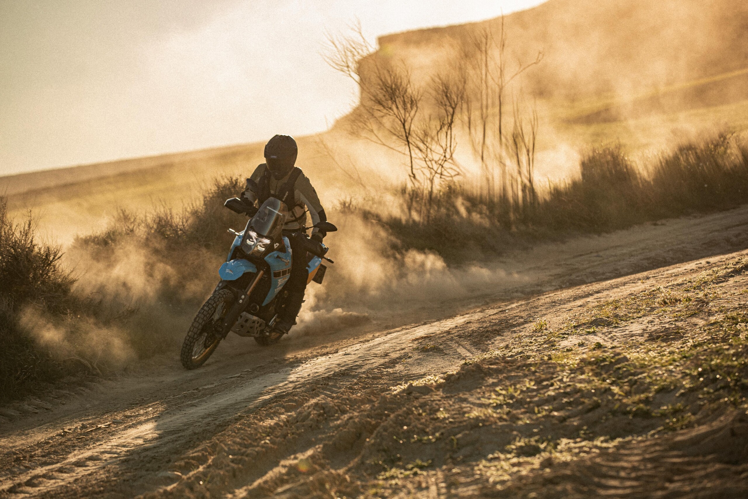 shoei_hornet-adv-06_panorama_01